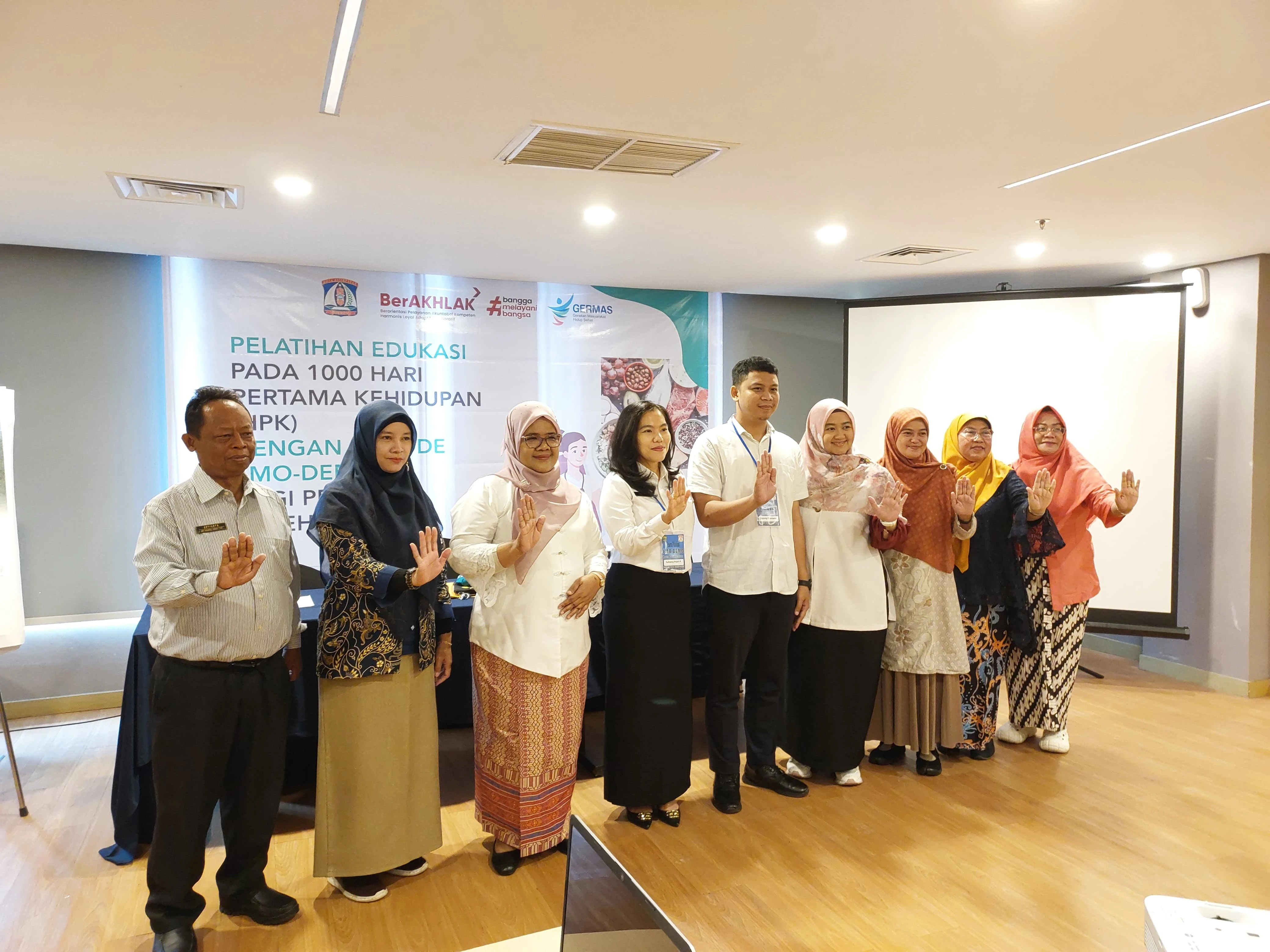 PELATIHAN EDUKASI GIZI PADA 1000 HPK (HARI PERTAMA KEHIDUPAN) PELATIHAN EDUKASI GIZI PADA 1000 HPK (HARI PERTAMA KEHIDUPAN)